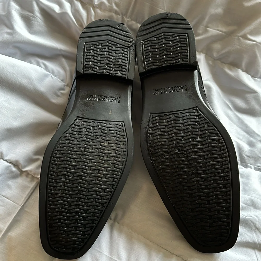 Florsheim men memory foam black size 12D shoes